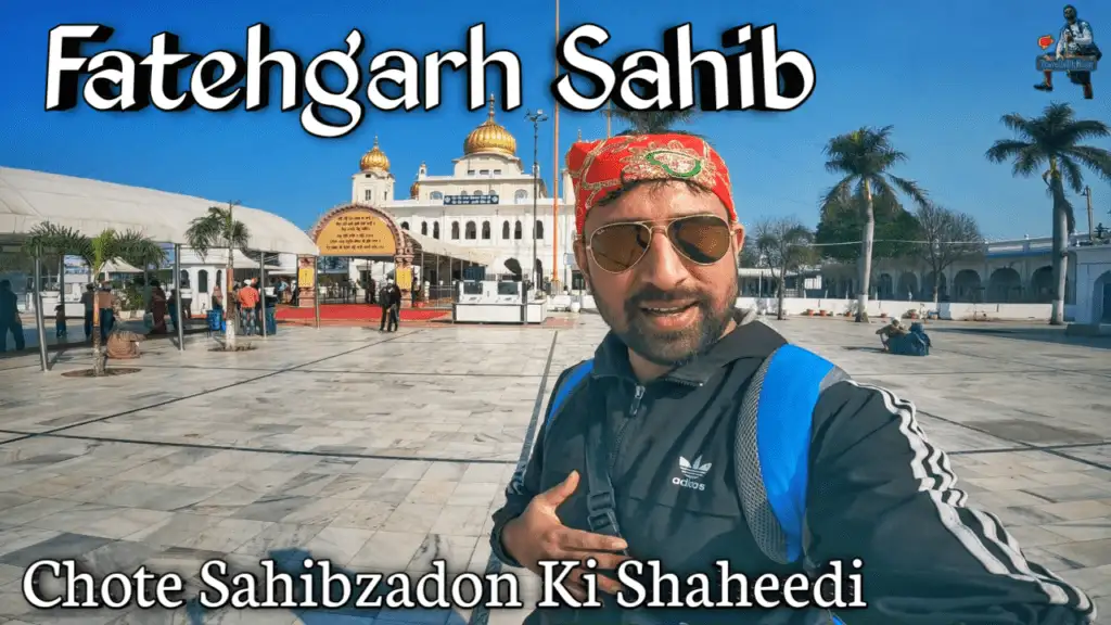 Standing infront of Gurudwara Fatehgrah Sahib, Sirhind